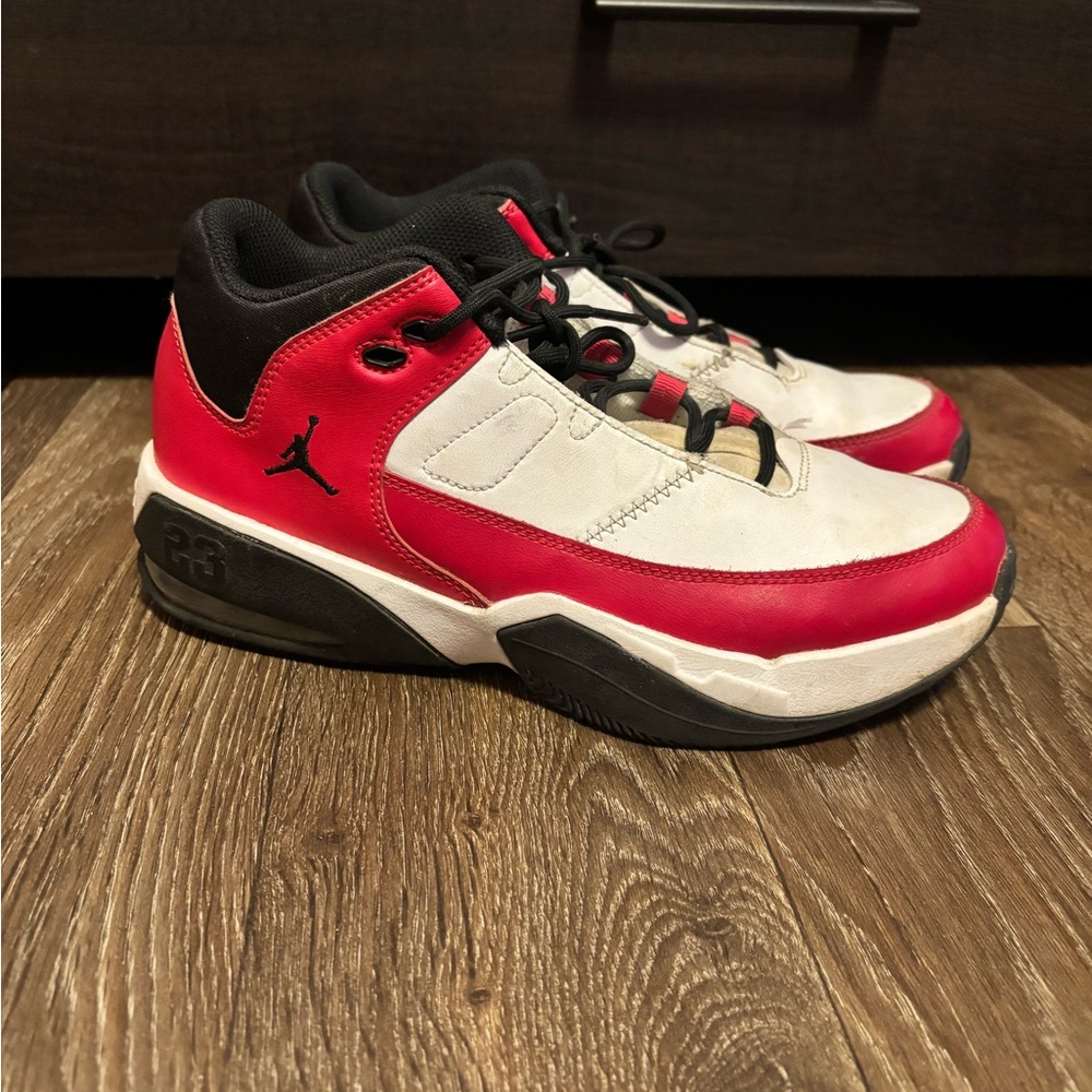 Jordan max aura 3